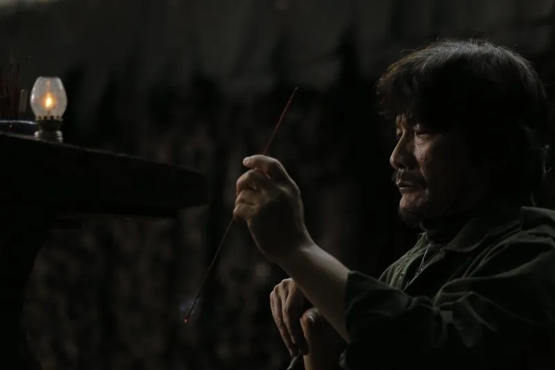 nsut-cong-ninh-doi-mat-voi-gau-mat-can-ke-giay-phut-sinh-tu-o-tuoi-62-4--233253