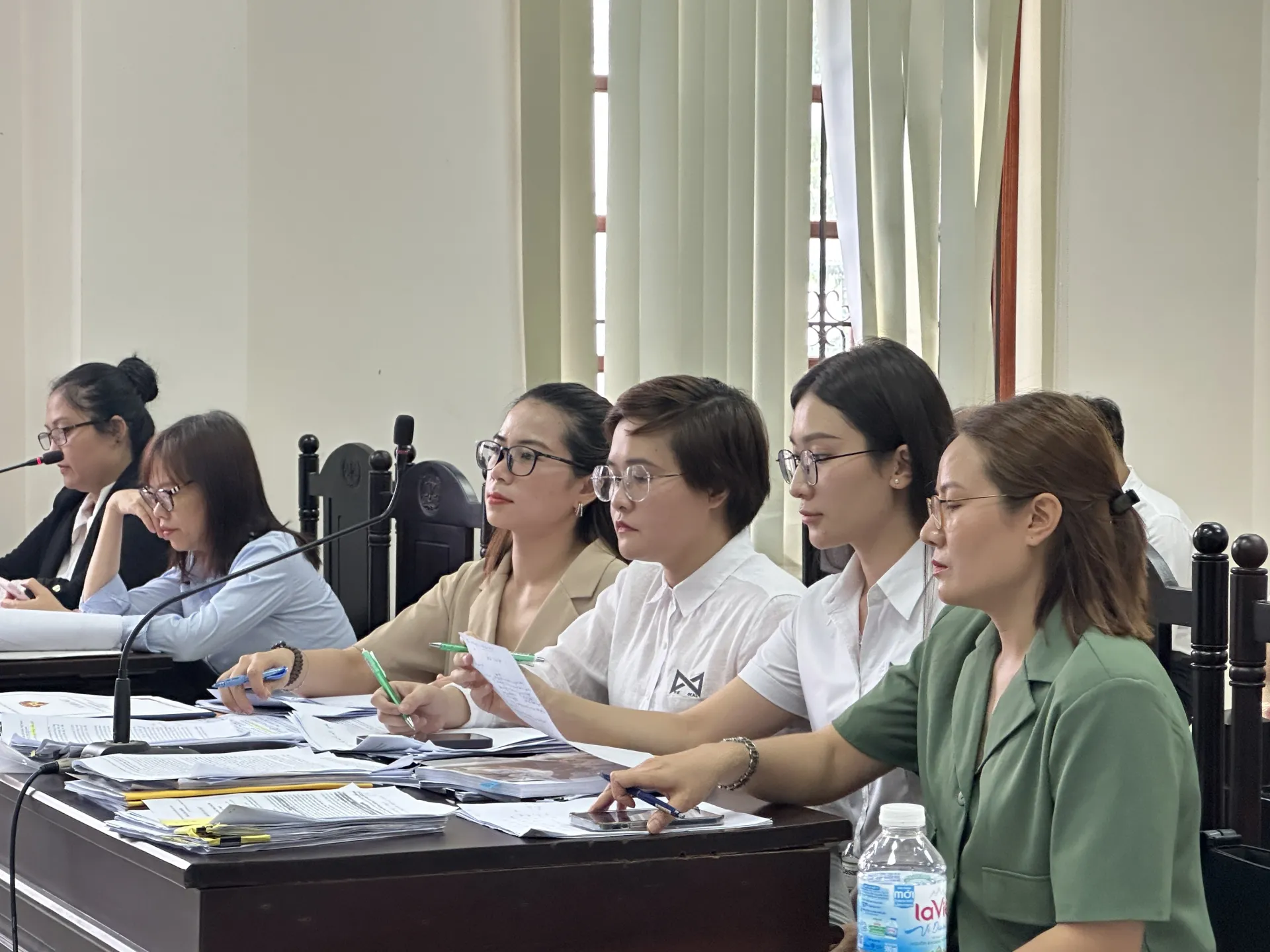 Đại diện phía Hoa hậu Lê Hoàng Phương