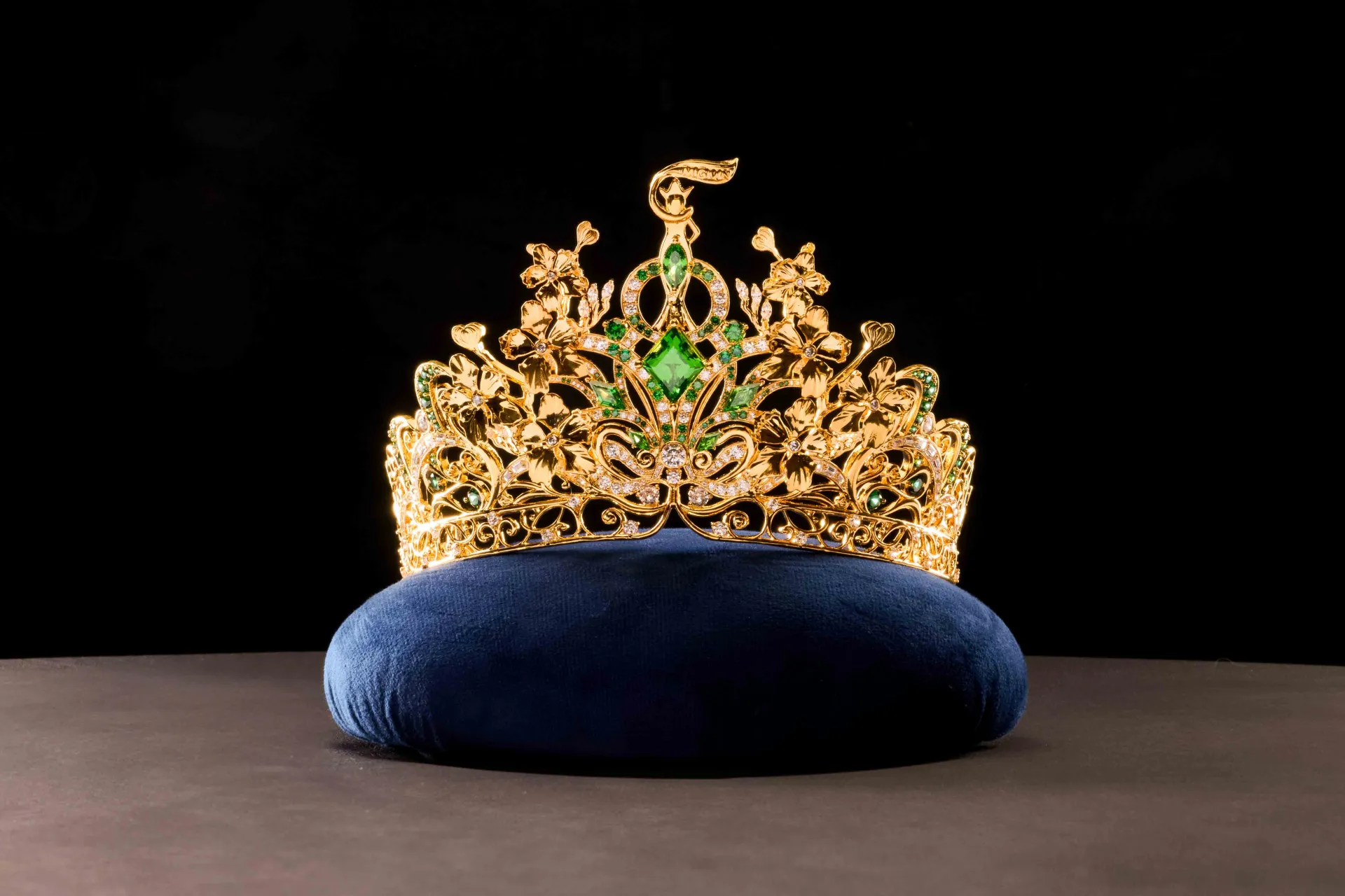 Tiara Á hậu 2