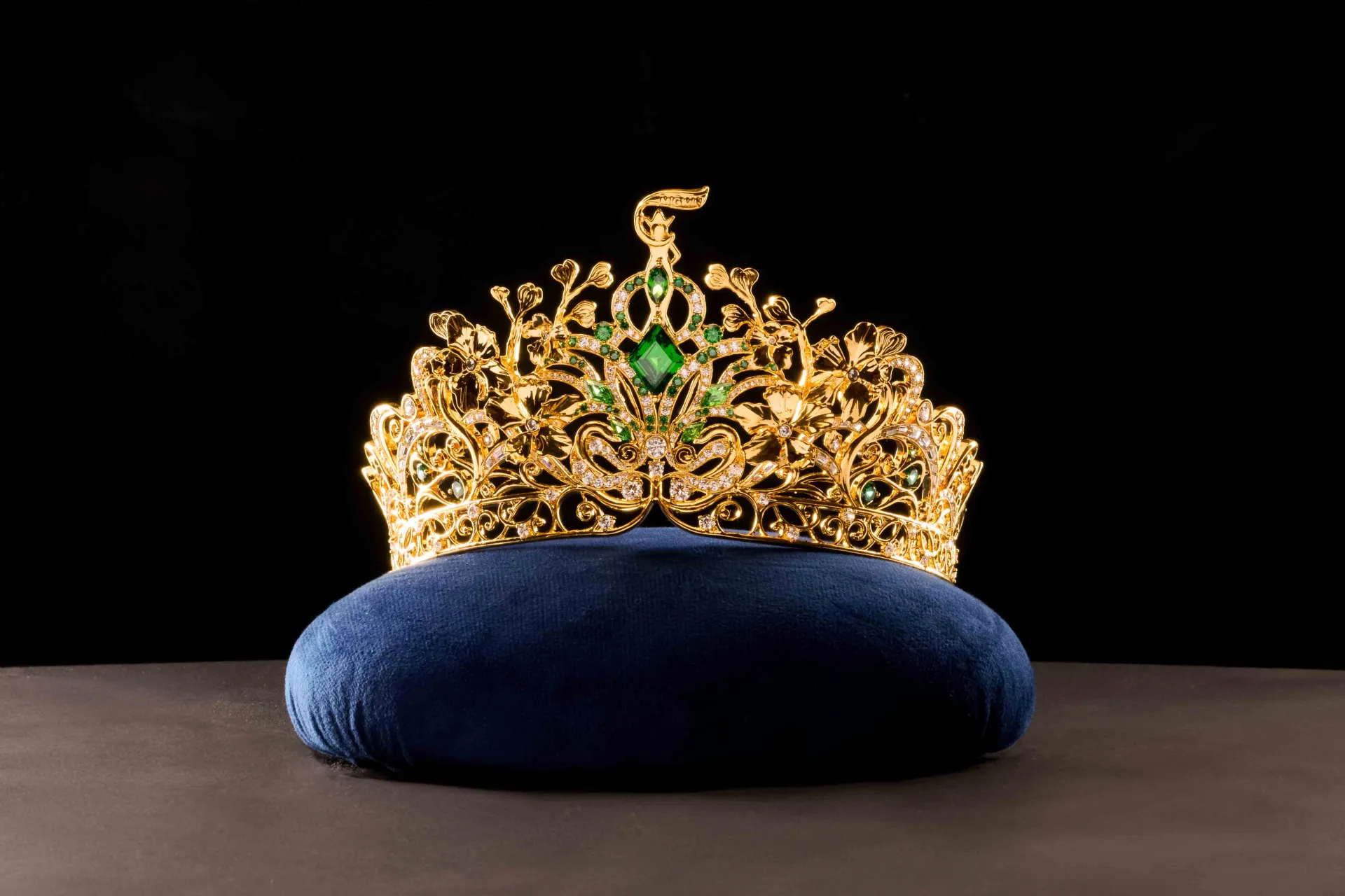 Tiara Á hậu 3