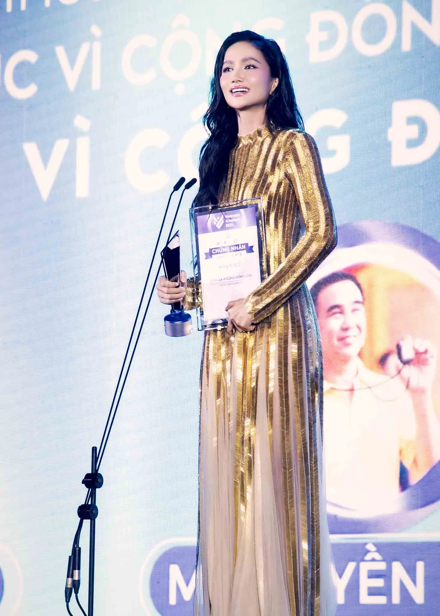 Hoa hau HHen Nie_Ca nhan vi cong dong28