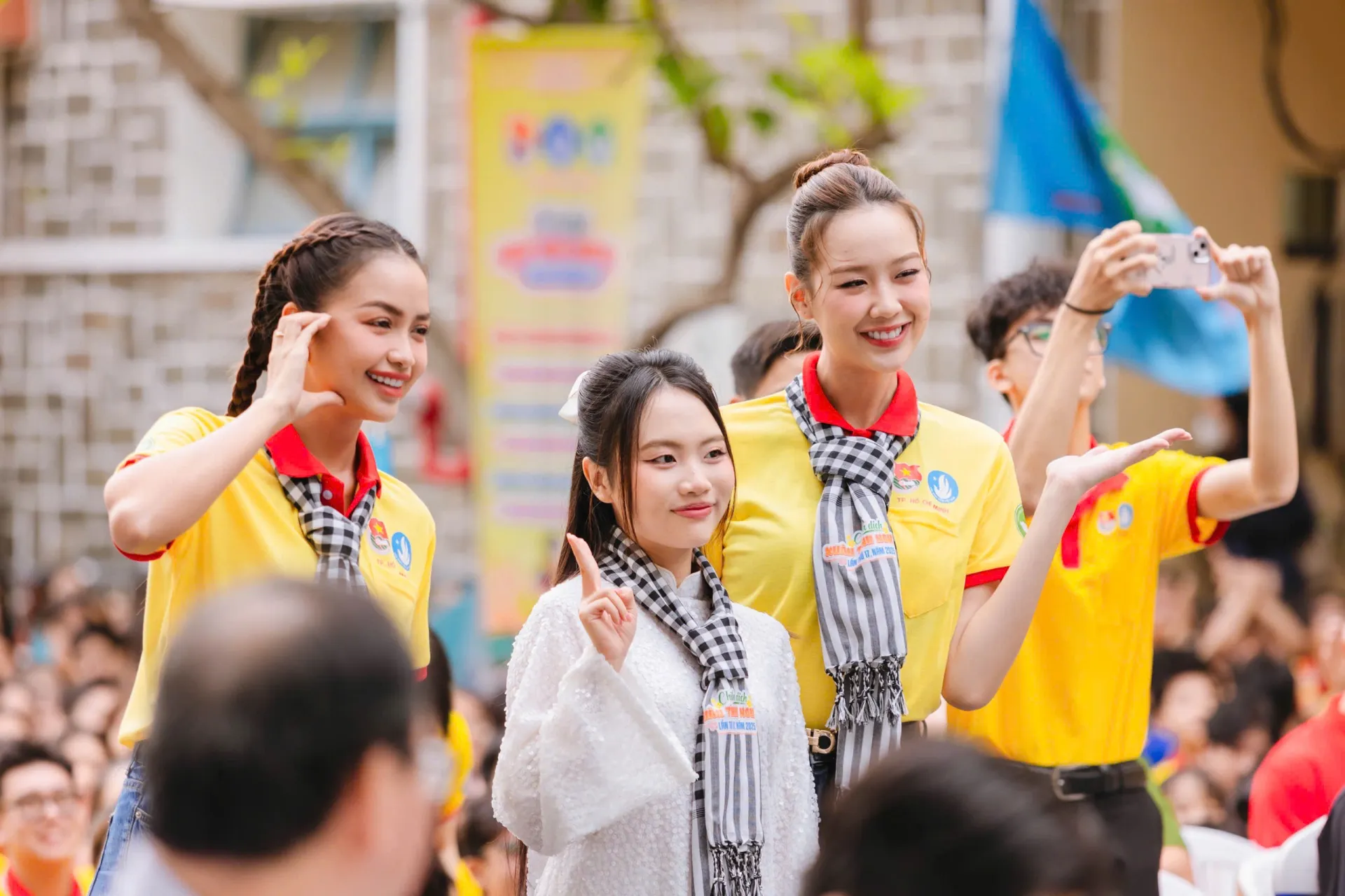 Hoa hậu Ngọc Châu, Ca sĩ Phương Mỹ Chi, Hoa hậu Bảo Ngọc