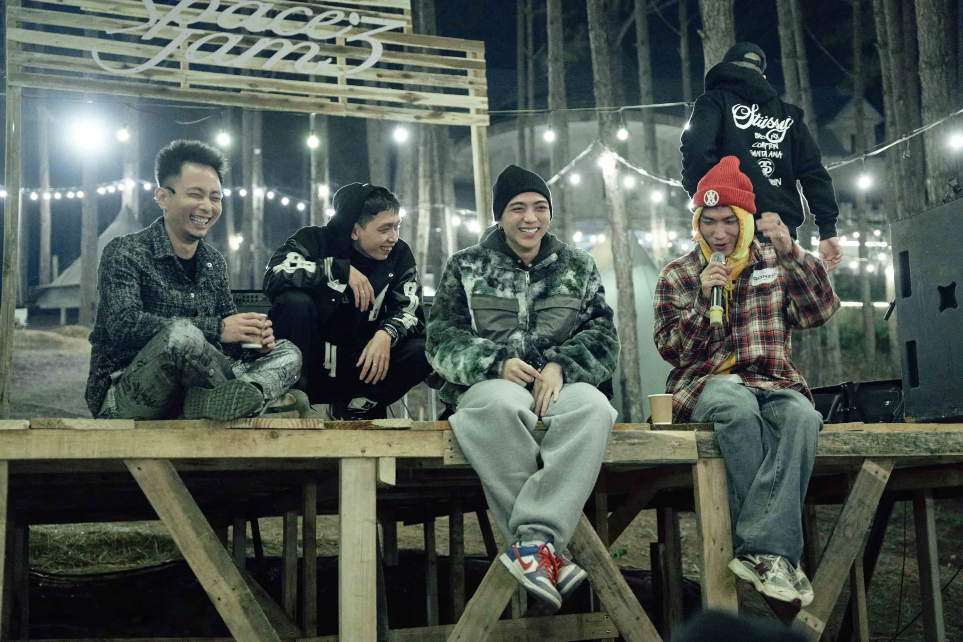 Trại Kim biểu diễn ở gala