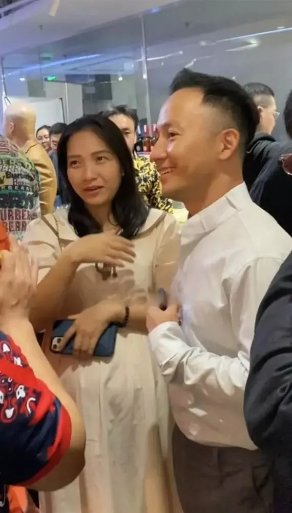 tien-dat-va-vo-bau-xuat-hien