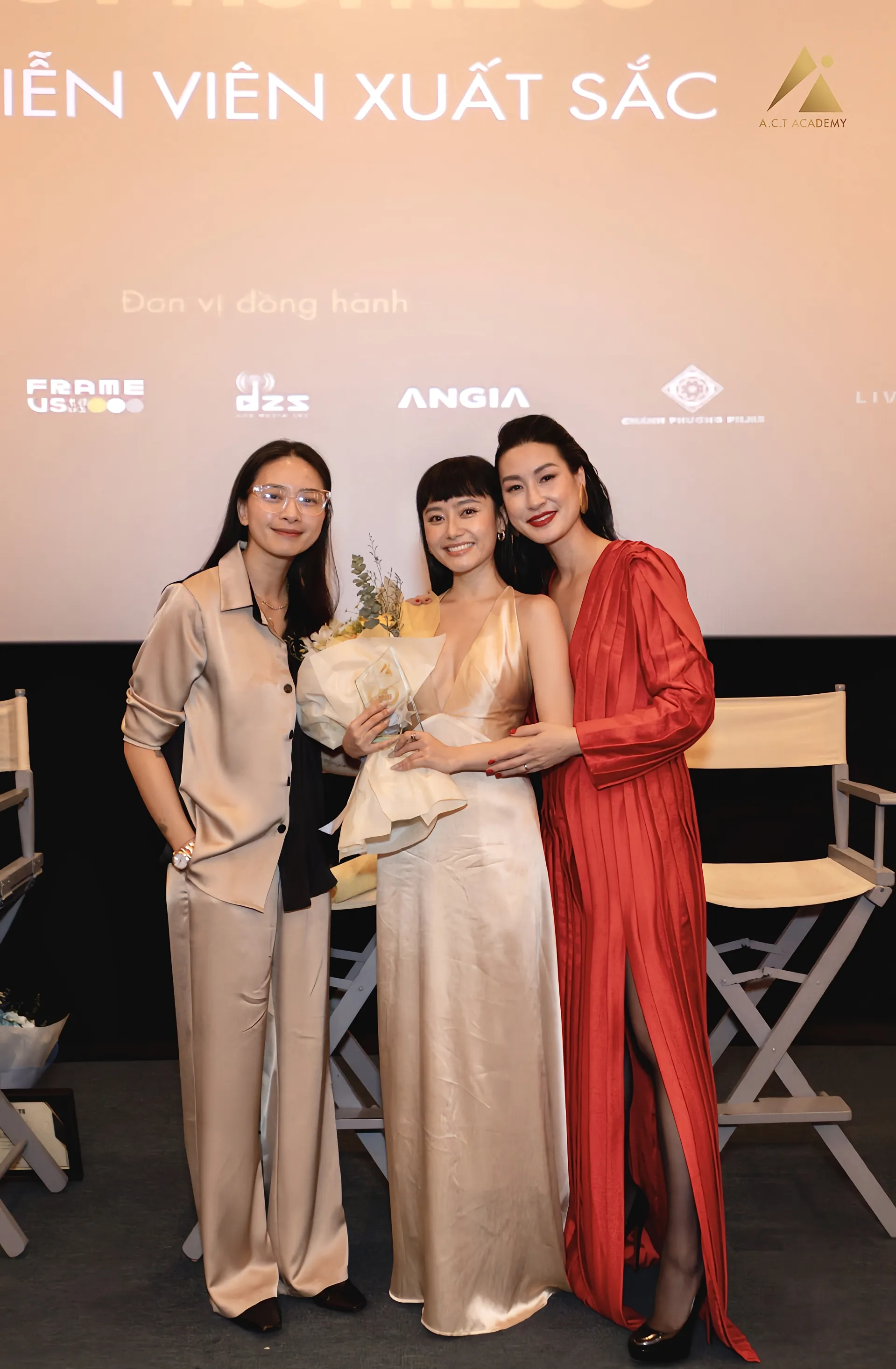 danh-tinh-hoc-tro-kathy-uyen-duoc-ngo-thanh-van-danh-loi-khen-co-canh-la-ai-4