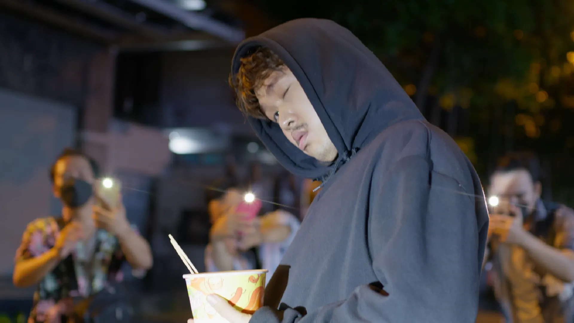 quoc-khanh-bi-bao-vay-1693285774869383688733