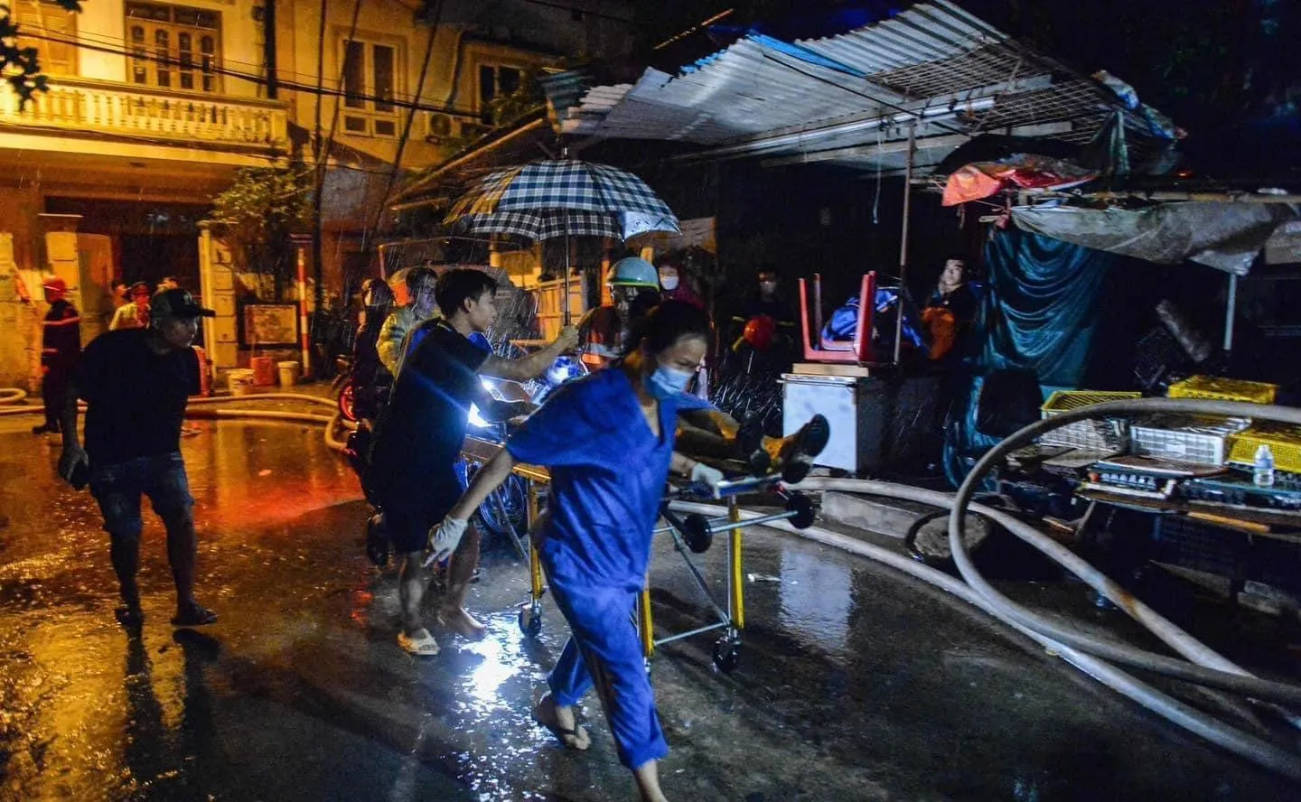 thuy-tien-nhan-ho-tro-chi-phi-an-uong-cho-25-nan-nhan-vu-chay-chung-cu-anti-fan-van-tim-co-mia-mai-5b8-6982391