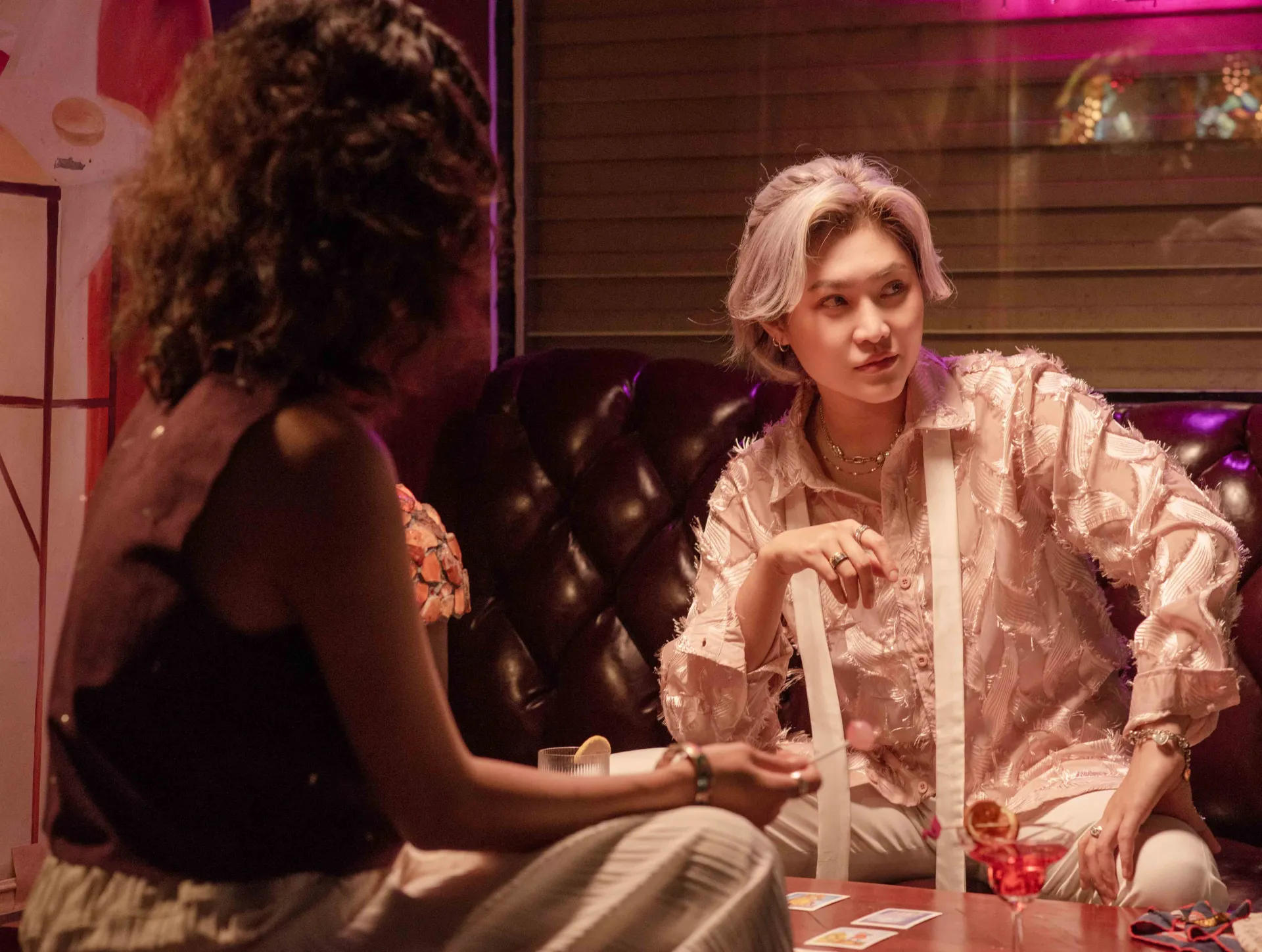 Vicky Nhung trở lại làm “bậc thầy thả thính” trong MV Bỗng Dưng Muốn Yêu - ảnh 3