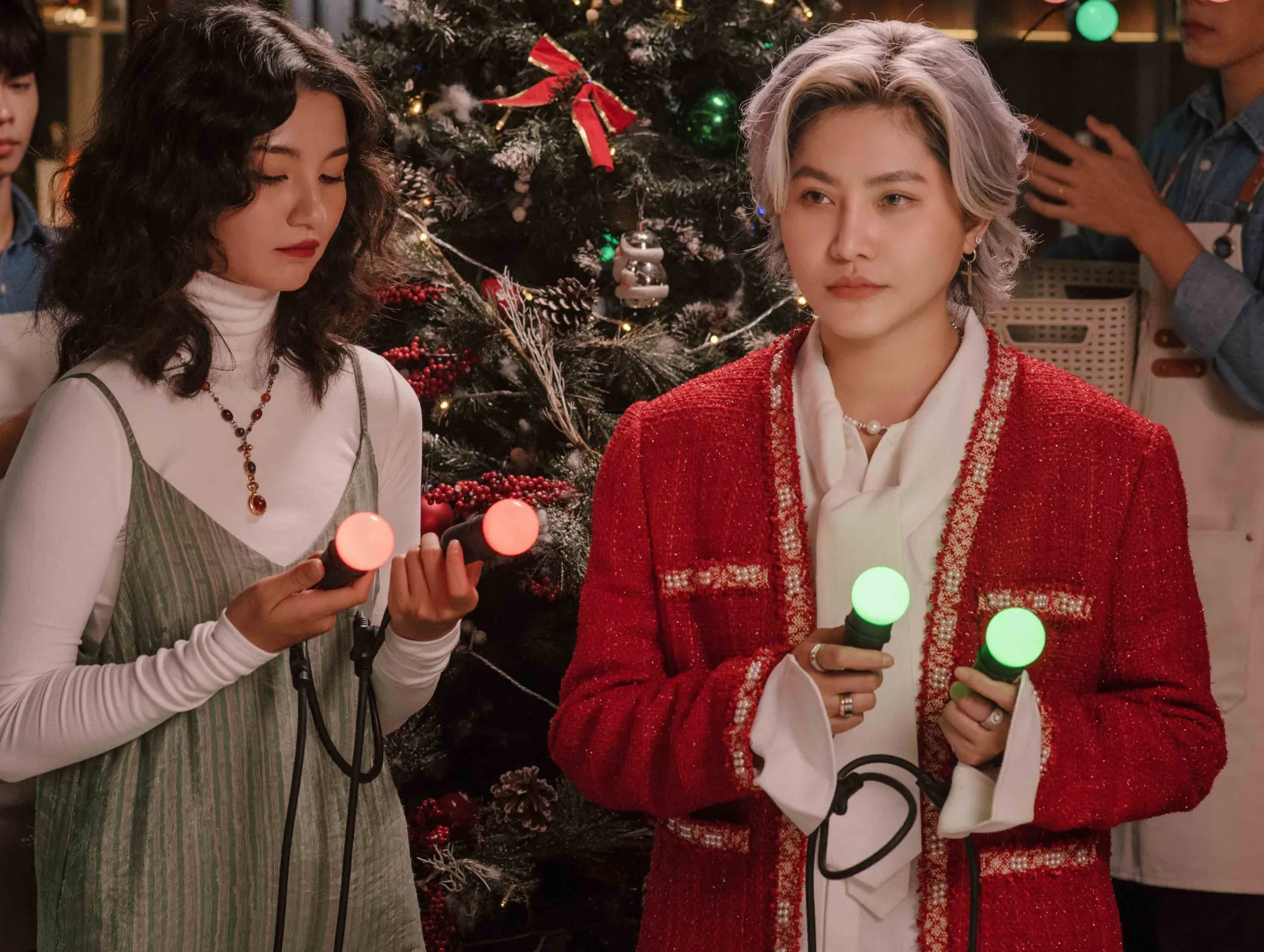 Vicky Nhung trở lại làm “bậc thầy thả thính” trong MV Bỗng Dưng Muốn Yêu - ảnh 4