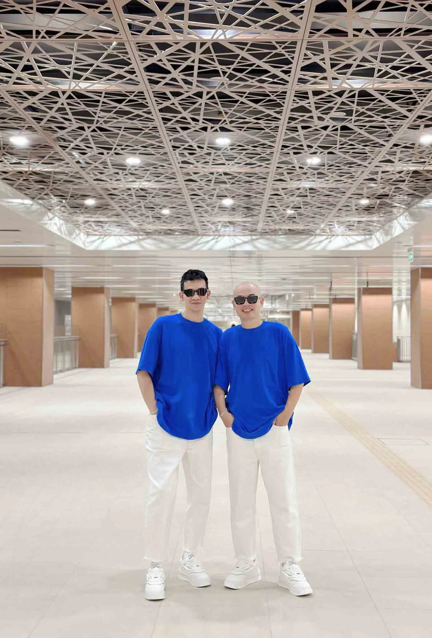 VuNgoc&Son mở màn 2024 với show diễn hoành tráng tại ga tàu điện ngầm Nhà Hát Thành Phố Hồ Chí Minh - ảnh 1