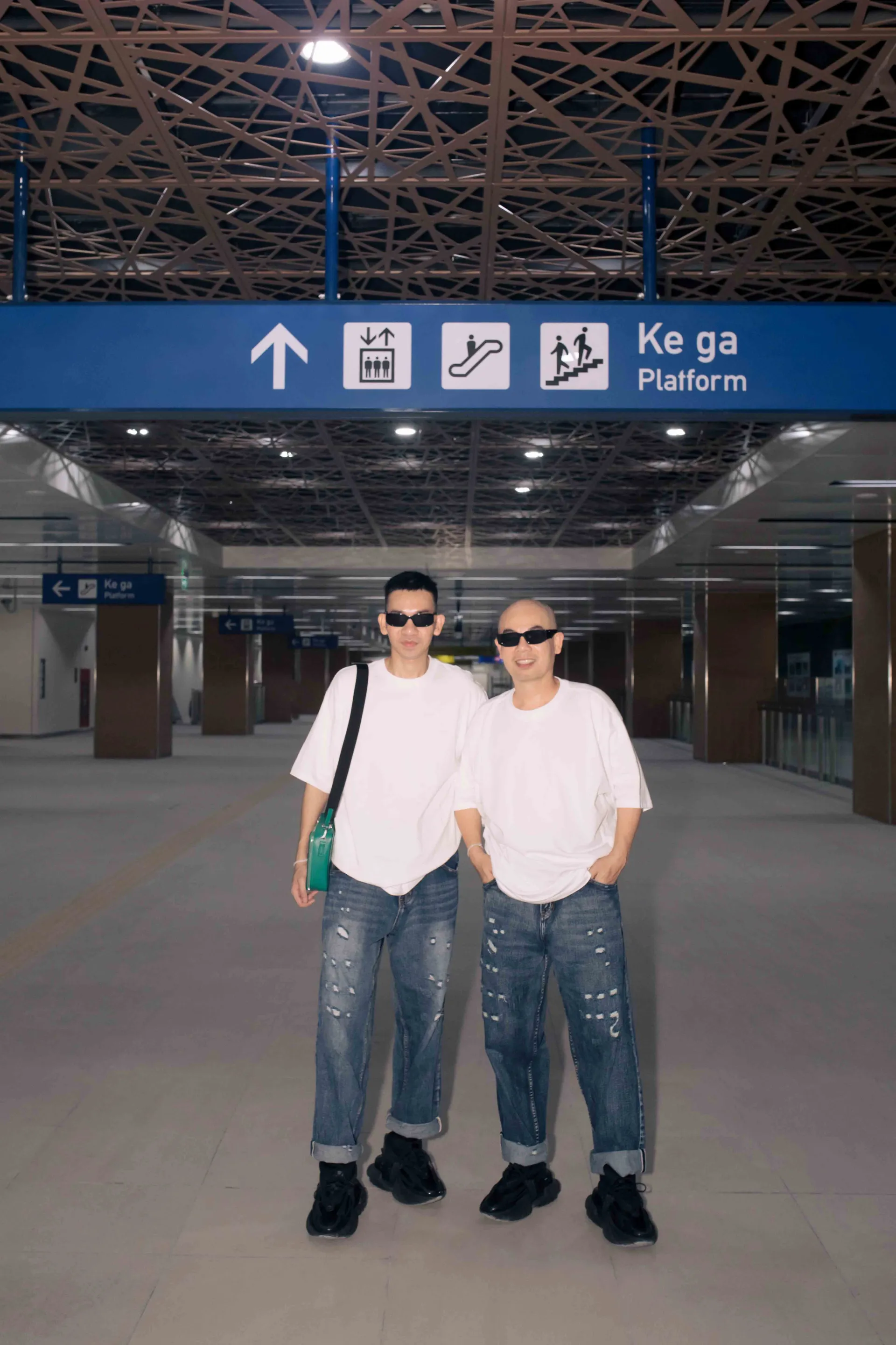 VuNgoc&Son mở màn 2024 với show diễn hoành tráng tại ga tàu điện ngầm Nhà Hát Thành Phố Hồ Chí Minh - ảnh 3