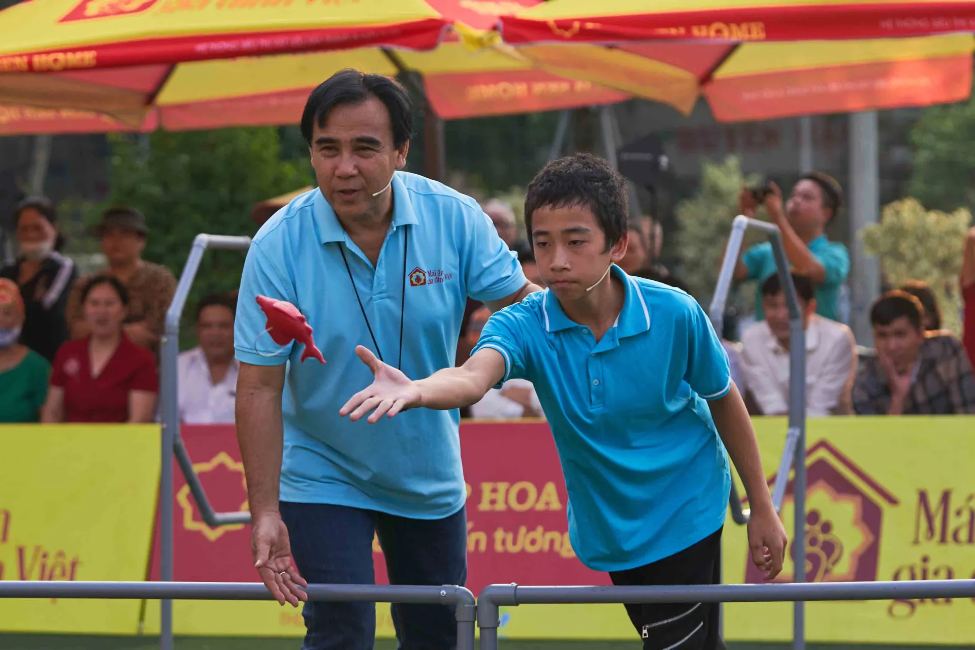 Diễn viên Hương Giang, Trung Ruồi góp sức mang về giải thưởng 100 triệu cho trẻ em mồ côi - ảnh 3