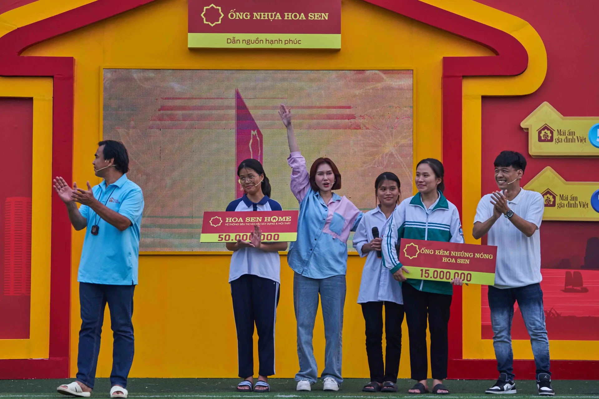 Diễn viên Hương Giang, Trung Ruồi góp sức mang về giải thưởng 100 triệu cho trẻ em mồ côi - ảnh 5