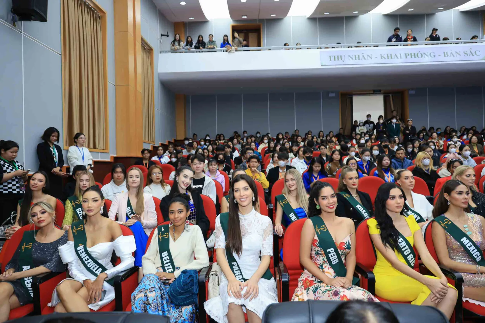 Dàn thí sinh Miss Earth 2023 tổng duyệt bán kết dưới trời lạnh 15 độ - ảnh 3