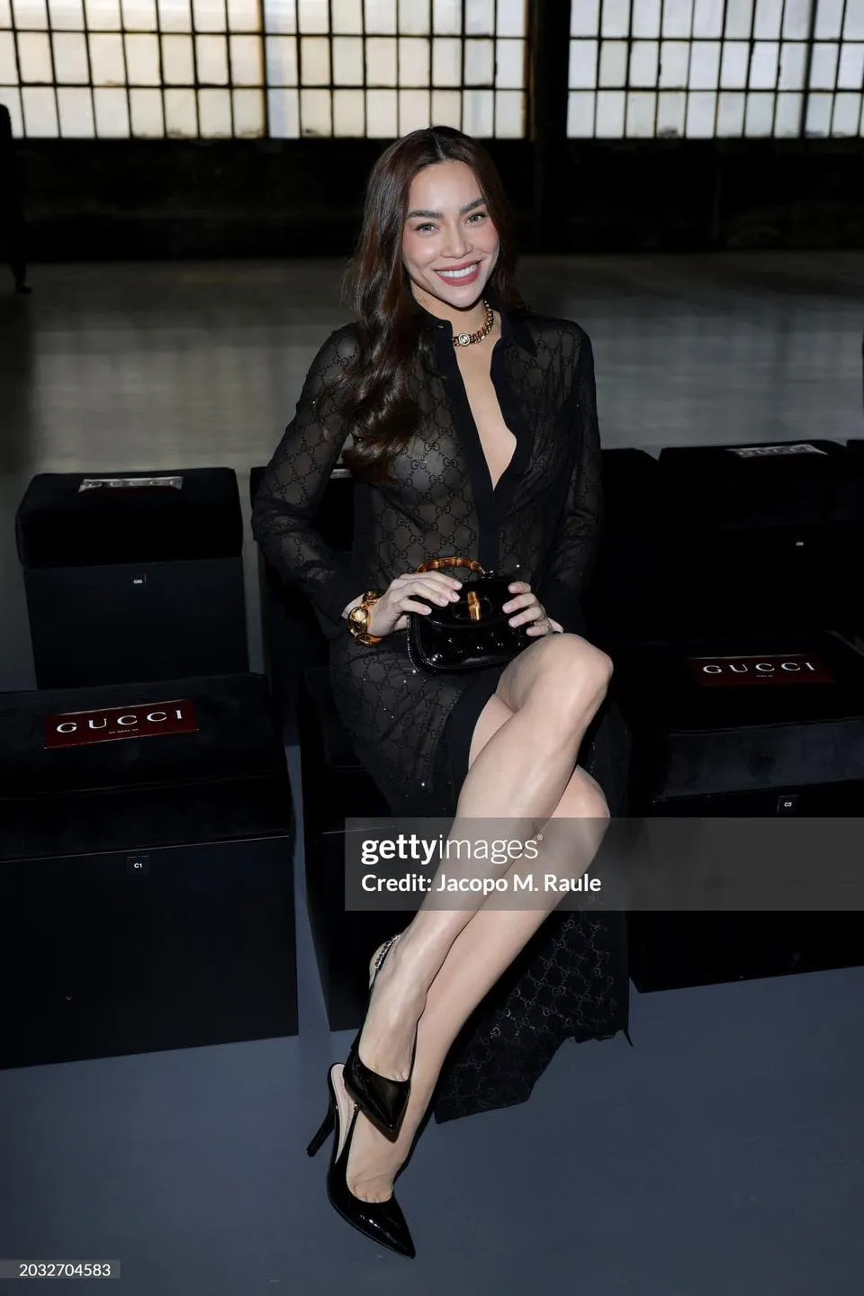 Ho-Ngoc-Ha-show-thoi-trang-tai-Y (4)