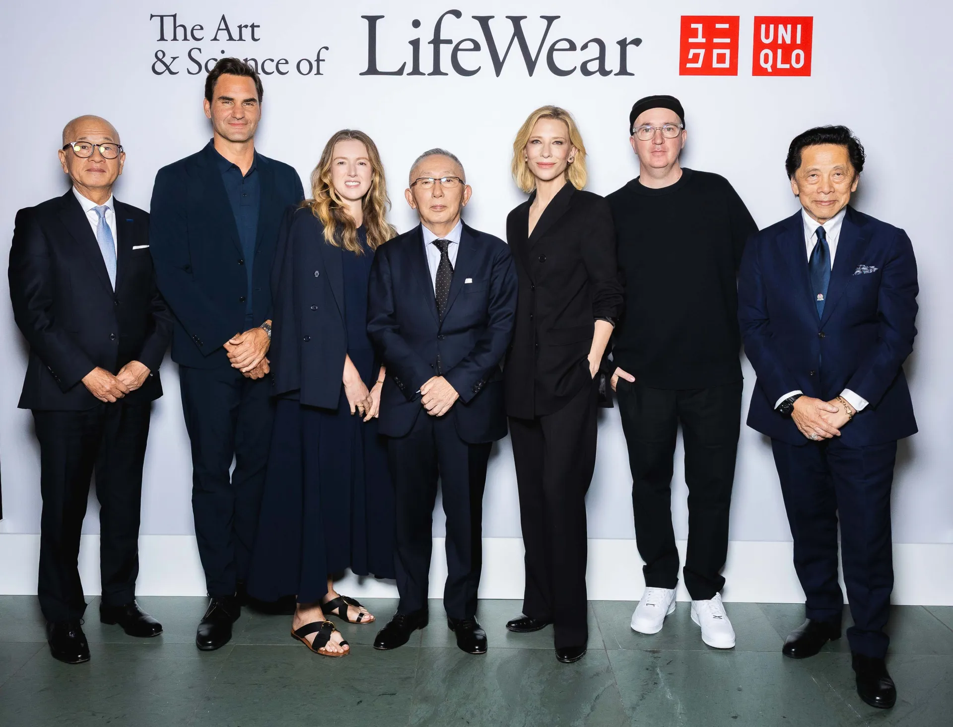 Từ trái sang phải_ Mitsuo Ohya (Chủ tịch Tập đoàn Toray Industries); Roger Federer; Clare Waight Keller; Tadashi Yanai (Nhà sáng lập thương hiệu UNIQLO, Chủ tịch, Tổng Giám đốc kiêm CEO Tập đoàn Fast Retailing); Ca