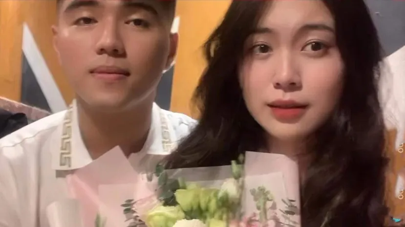 Hình ảnh của cả hai hiện tại sau một thời gian bức ảnh kỷ yếu viral.