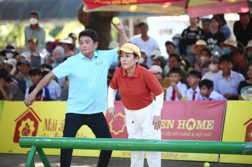 NSND Trọng Phúc và nghệ sĩ Thanh Thủy góp sức mang về giải thưởng 105 triệu cho trẻ em mồ côi - ảnh 2