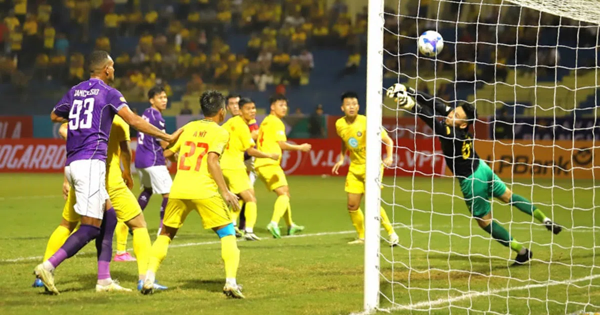 HLV Velizar Popov đòi kiện BTV V-League lên FIFA, HLV Hoàng Anh Tuấn khen Tiến Linh 'đặc biệt'