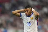 Tại sao Mbappe quyết định tạm rời tuyển Pháp? Mâu thuẫn với Deschamps?