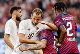Kane ra mắt, Bayern thua tan tác và mất luôn danh hiệu