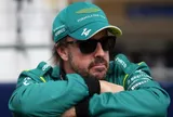 Alonso nổi giận với Albon sau va chạm khiến Aston Martin hư hại nặng