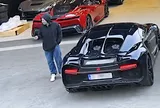 CEO Bugatti tự lái Porsche 911 truy đuổi kẻ đánh cắp Chiron trị giá hàng triệu euro