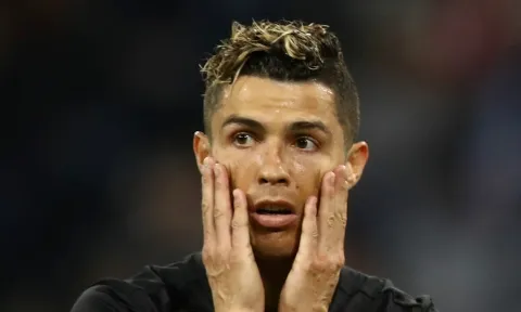 Đã tìm ra đội bóng gửi lời mời Ronaldo: Chỉ biết thốt lên là 'ối dồi ôi'!