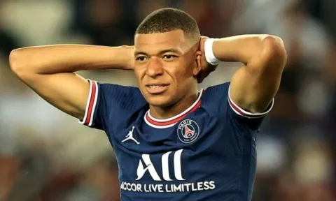 Real Madrid xưng vương, Mbappe chỉ biết 'ngước lên' nhìn