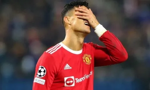 Ronaldo xuất hiện với 'gương mặt lạ lẫm', tương lai MU đã được 'định đoạt'?