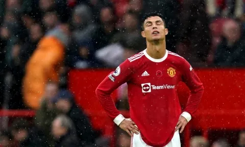 Ronaldo bất ngờ bị phụ nữ chê chỉ vì... đá cho MU