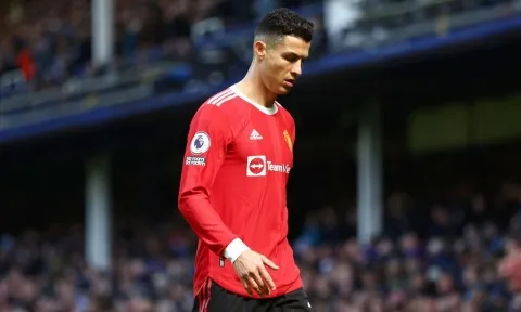 Lạ đời! Ronaldo quá vĩ đại nên anh mới bị cả châu Âu từ chối