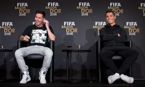 Thua xa Messi thế này, bảo sao Ronaldo nằng nặc đòi rời MU!