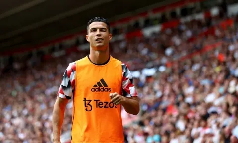 Ronaldo 'mạnh mồm' thể hiện quyền lực cực lớn tại MU