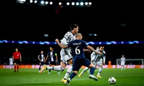 Mbappe giở trò 'nịnh bợ', PSG đón 'máy dội bom' thay thế Neymar?