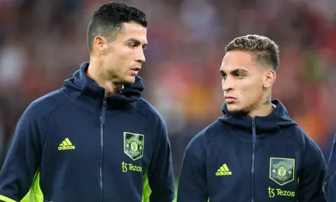 Antony 'đáp lễ' Ronaldo theo cách khiến ai cũng phải nể phục