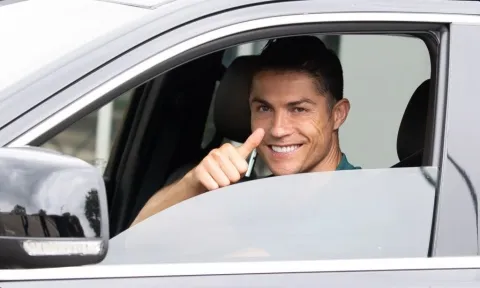 Rời MU, Ronaldo 'dưỡng già' ở châu Á với mức lương không thể tin nổi