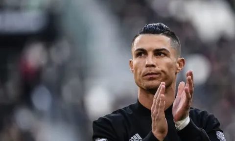 Nghĩa cử cao đẹp, Ronaldo khiến 'đại kình địch' cũng phải nể phục
