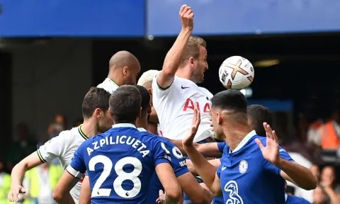 Chelsea chốt 'máy dội bom' khủng hơn Ronaldo, ác mộng số 9 chờ ngày chấm dứt