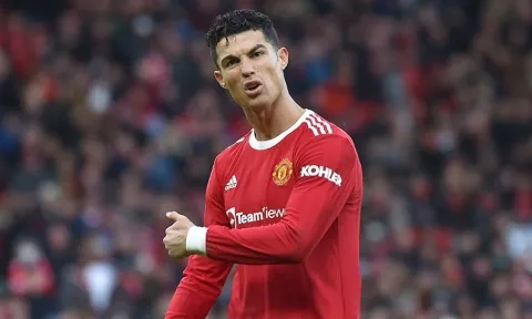 Ronaldo khiến NHM trầm trồ vì hành động đúng chất siêu sao của mình