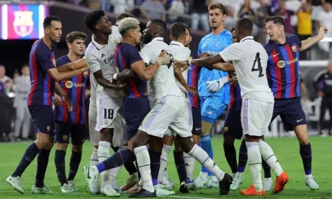 Barca nhận tin dữ trước thềm El Clasico, nguy cơ bị loại khỏi C1