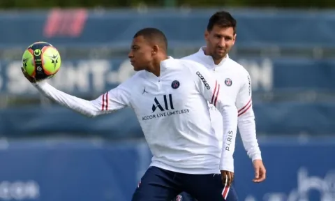 PSG tiếp tục trao Mbappe 'đặc quyền', Messi thật tội nghiệp!