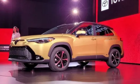 Chi tiết Toyota Corolla Cross Hybrid 2023 vừa ra mắt – đối trọng của Honda HR-V