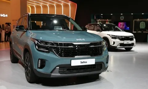 Kia Seltos 2023 có giá bán chính thức, thêm động cơ mới đấu Corolla Cross