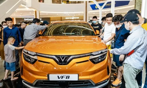 VinFast VF 8 "gây sốt" với gần 1.000 đơn đặt cọc sau 2 ngày tổ chức lái thử