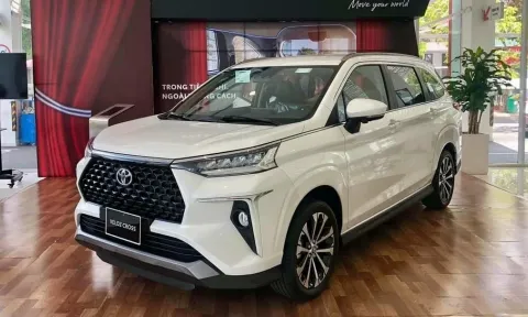 Khách Việt chấp nhận bỏ cọc Toyota Veloz Cross vì khan hàng, tăng giá