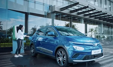 Trải nghiệm ô tô điện VinFast VF e34: trang bị tiện nghi, vận hành êm ái