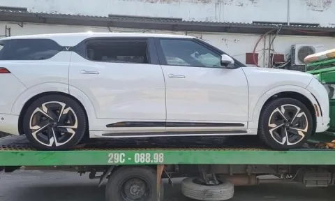Bắt gặp VinFast VF 9 trên đường đăng kiểm tại Việt Nam