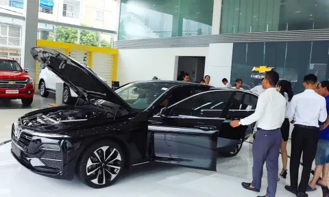 Có nên mua ô tô, xe máy tháng cô hồn?