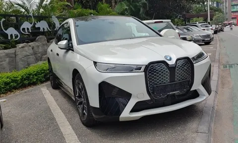 SUV điện BMW iX đầu tiên về Việt Nam, nằm chung phân khúc với VinFast VF 8